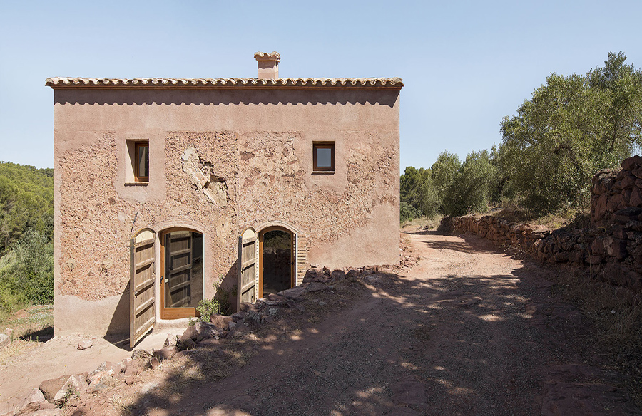 Revitalizing Caseta de les Brugueres: A Refurbishment Project